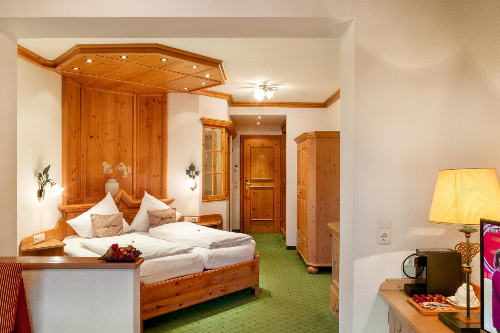 Aktivhotel Alpendorf Sankt Johann im Pongau Esterno foto